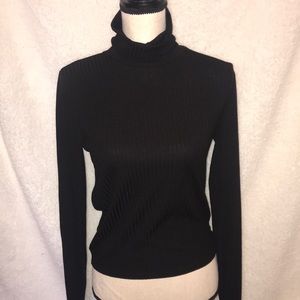 Black Turtleneck 💗